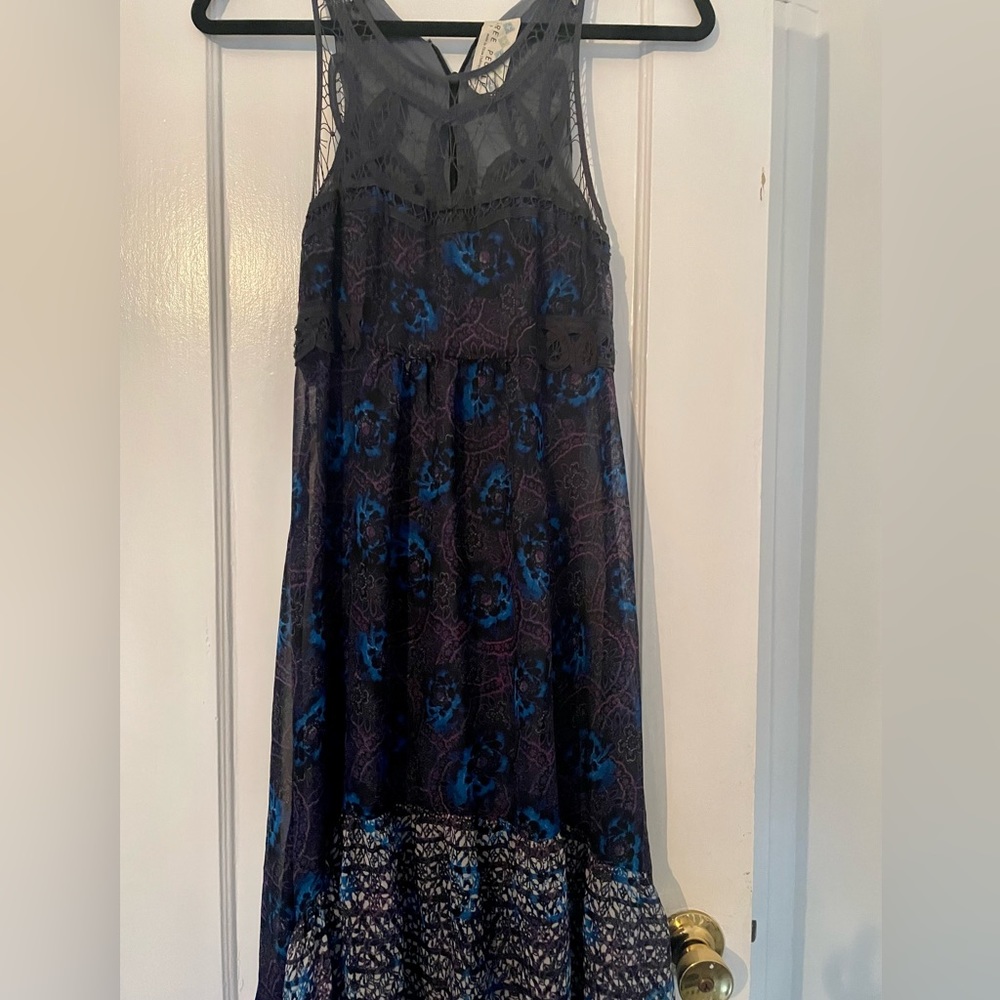 Beautiful FREE PEOPLE maxi dress.
